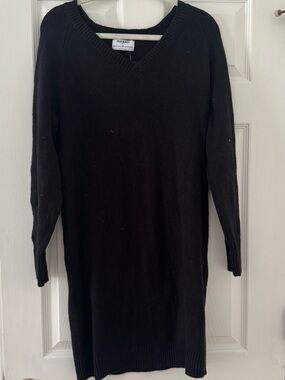 Old Navy Black V-Neck Long Sleeve Sweater Dress